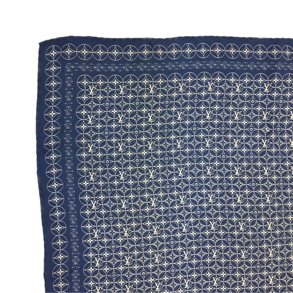 255 Louis Vuitton LV Extra Large 100% Silk Scarf - Picture 2 of 7